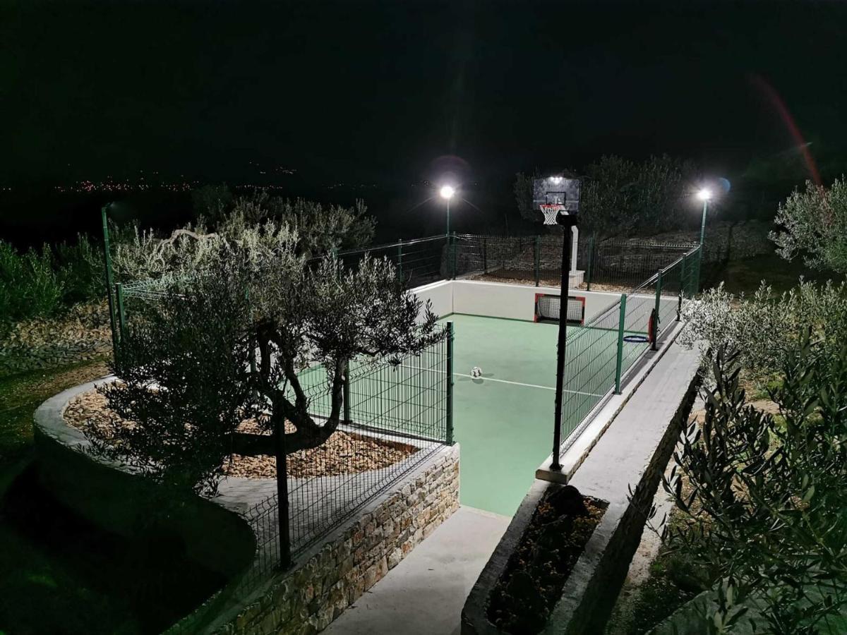 Heritage Holiday House Lori With Pool Postira Exterior foto