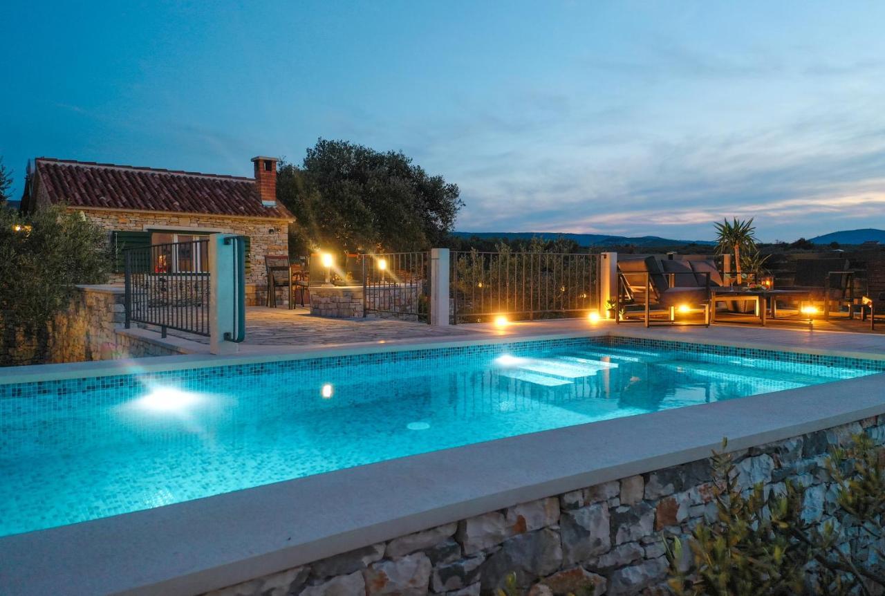 Heritage Holiday House Lori With Pool Postira Exterior foto