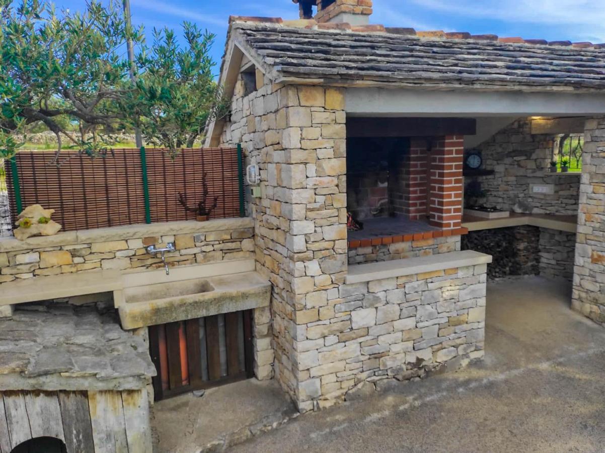 Heritage Holiday House Lori With Pool Postira Exterior foto