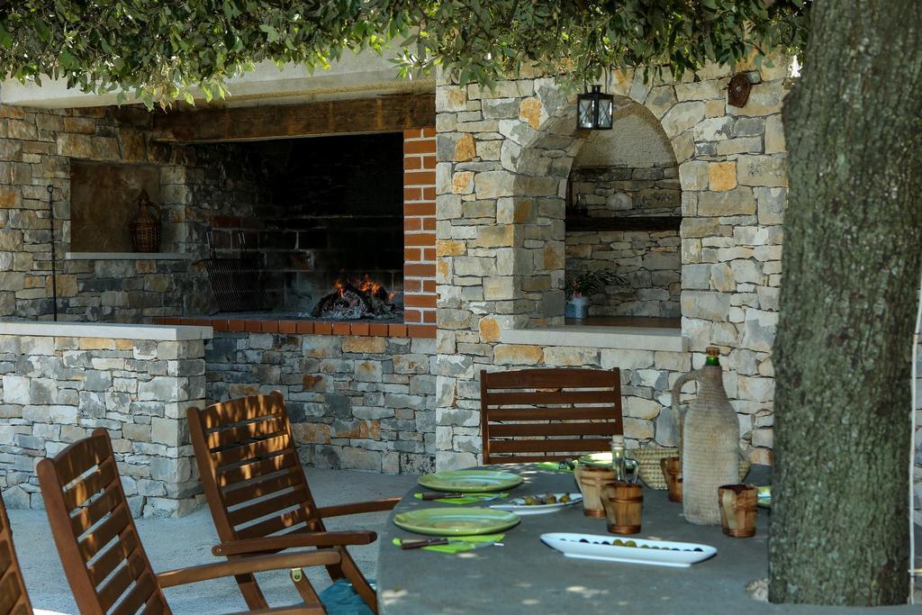 Heritage Holiday House Lori With Pool Postira Exterior foto