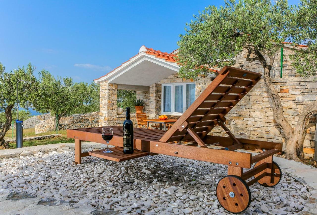 Heritage Holiday House Lori With Pool Postira Exterior foto